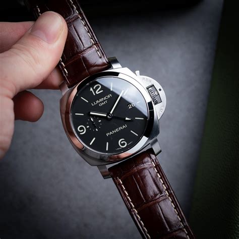 Panerai Luminor 1950 GMT (PAM 320) Review .